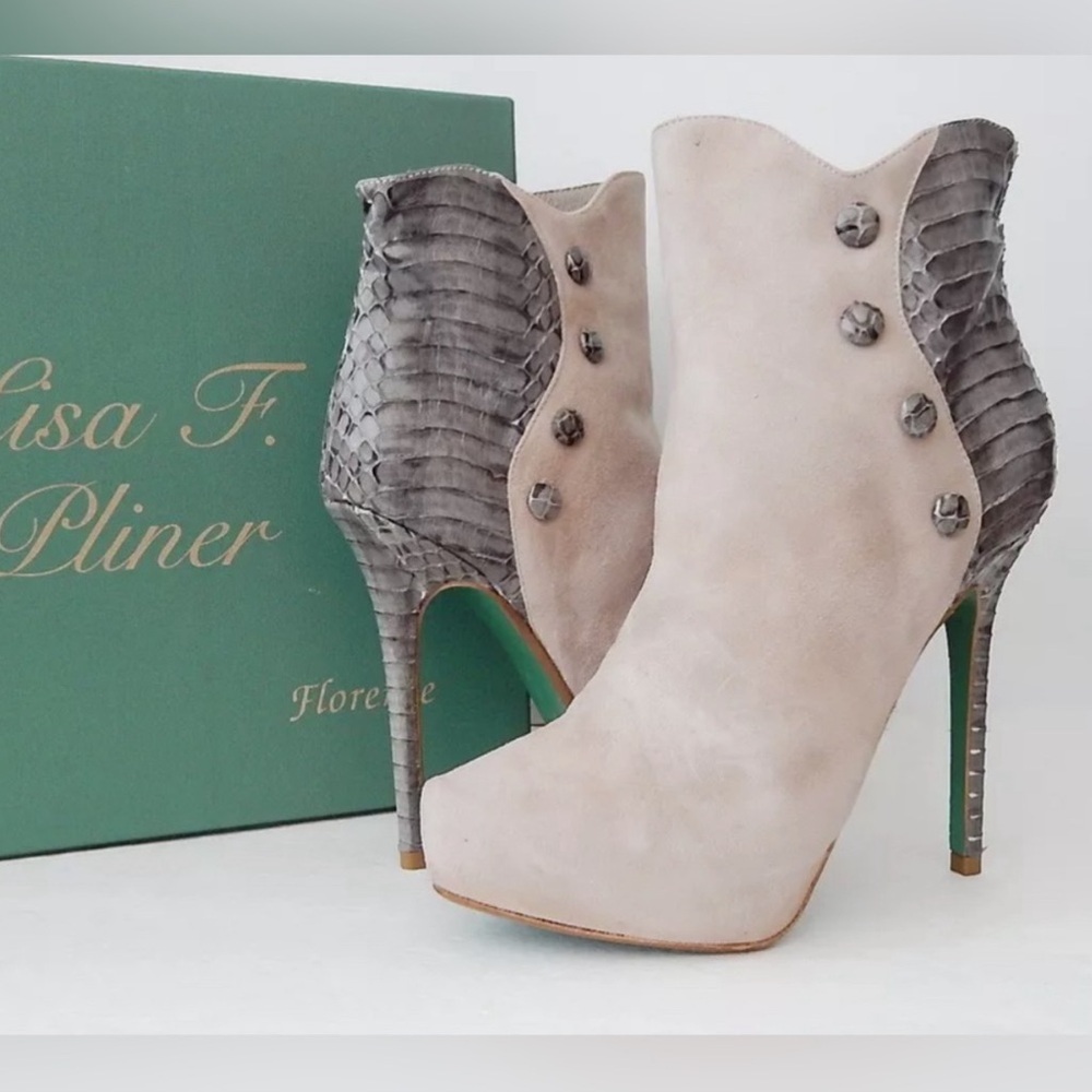 Luxury Green Bottom Chaneli Womens
Feather Suede Snakeskin Ankle Boots, 8.5